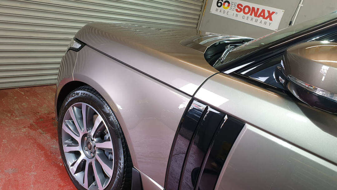 Gold Paint Correction Detail - Range Rover Vogue